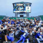 Neuf Français au Sommet du Football Universitaire Canadien : Les Carabins Champions !